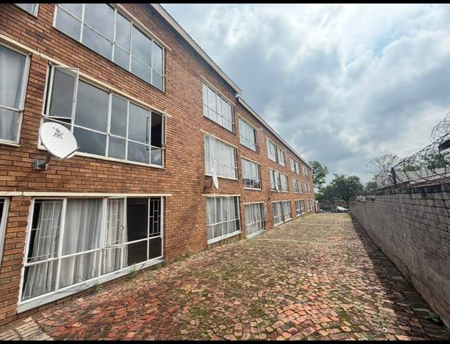 1,500M² APARTMENT BLOCK FOR SALE IN PRETORIA WEST